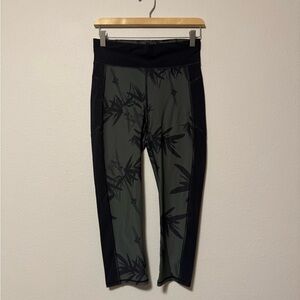 5/$55 !! 🔥 Sweaty Betty Leafy Patterned Leggings